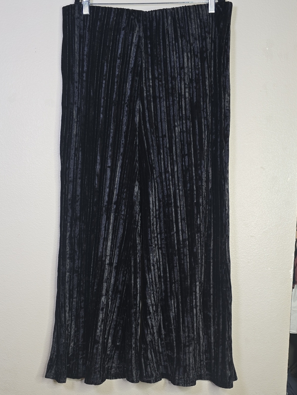 NATURAL LIFE Black Crushed Velvet Pleated  Flare Pull On Pants Size Xl Nwt.